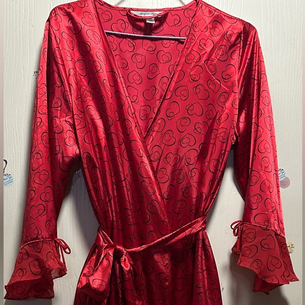 ✨❤️Morgan Taylor Red Velvet Wrap Robe with Ruffled Cuffs✨❤️ - Picture 5 of 16